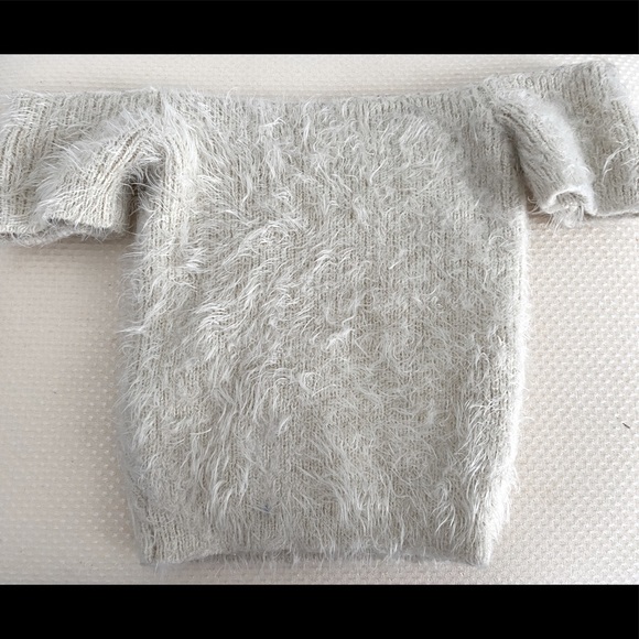 Fuzzy Off the Shoulder M boutique top - Picture 1 of 3